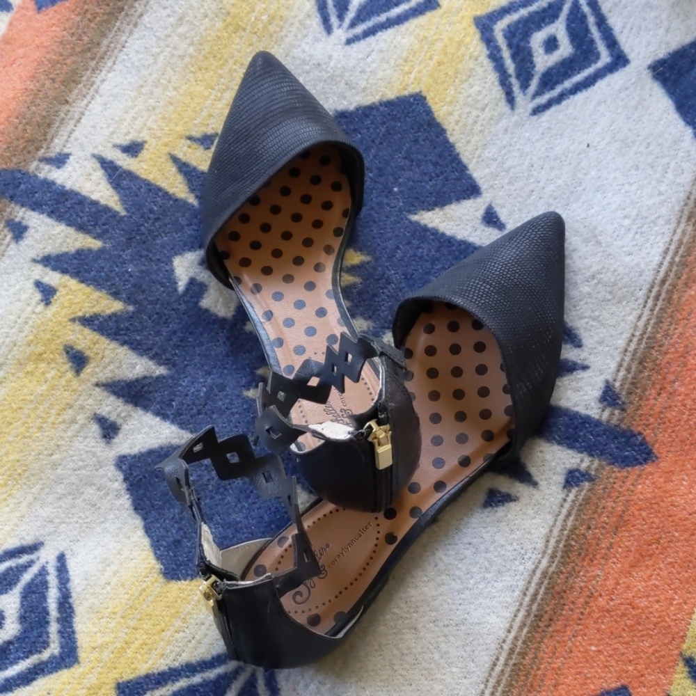 Never worn Seychelles flats